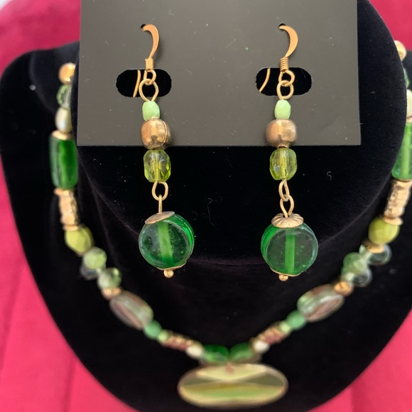 Green & gold Necklace and Earrings 💚💛 - Picture 2 of 4
